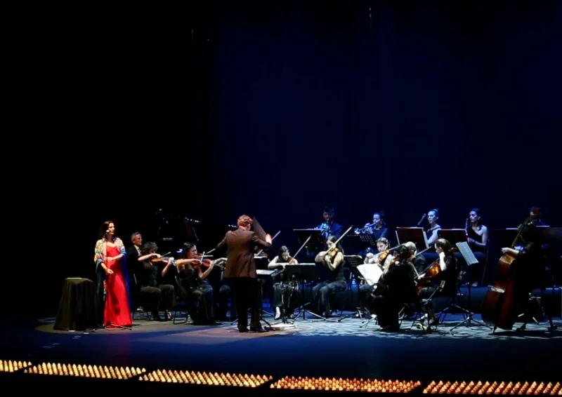 Escena de L'elisir d'amore con soprano y orquesta